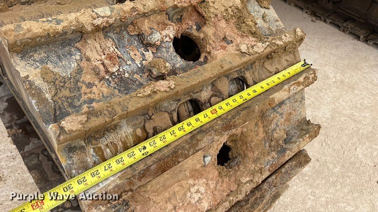 image for item EU4832 2020 Caterpillar 395 excavator