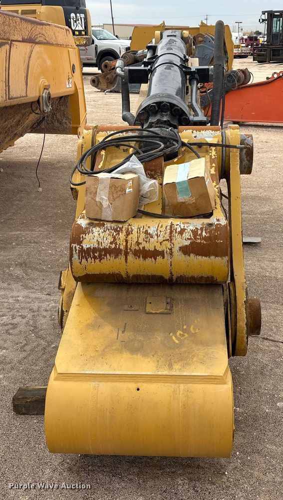 image for item EU4832 2020 Caterpillar 395 excavator