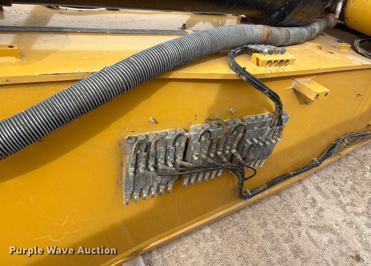 image for item EU4832 2020 Caterpillar 395 excavator