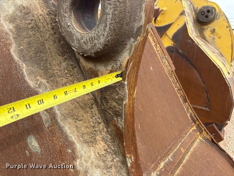 image for item EU4832 2020 Caterpillar 395 excavator