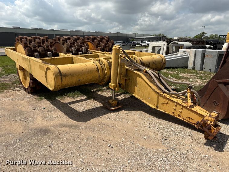 image for item EU7493 Hyster C410A padfoot roller