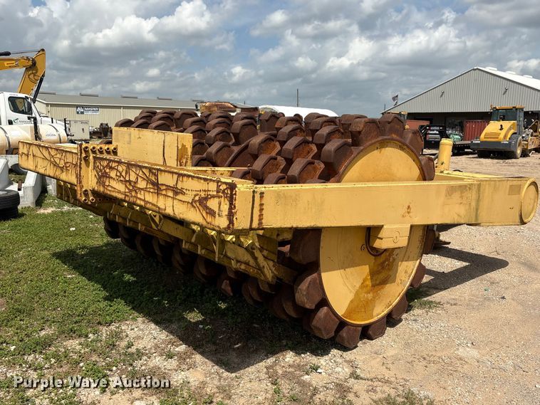 image for item EU7493 Hyster C410A padfoot roller