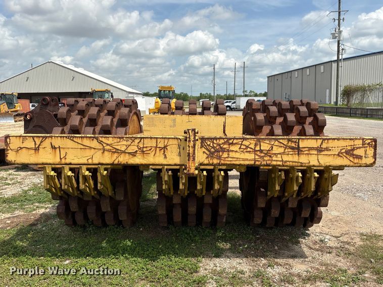 image for item EU7493 Hyster C410A padfoot roller
