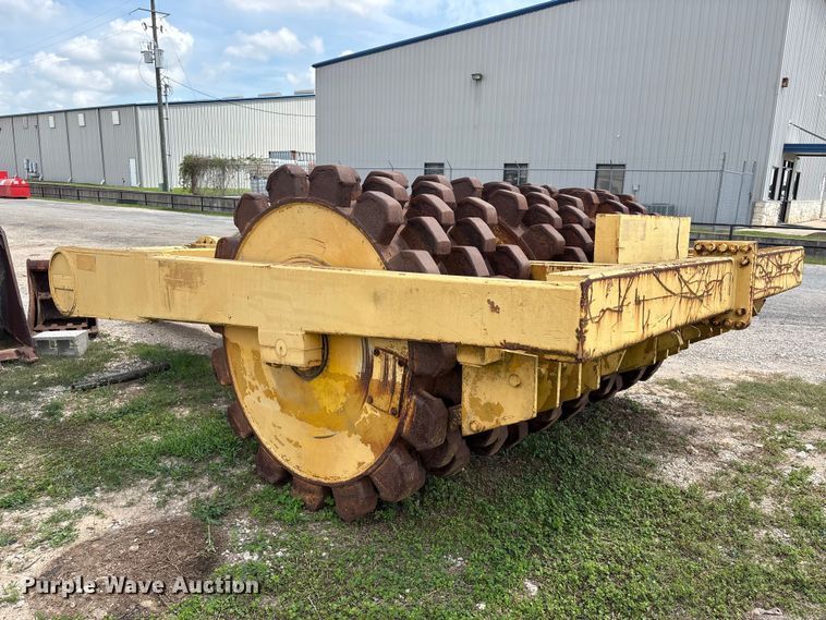 image for item EU7493 Hyster C410A padfoot roller