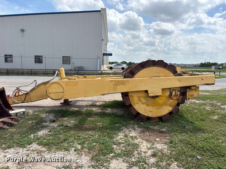 image for item EU7493 Hyster C410A padfoot roller