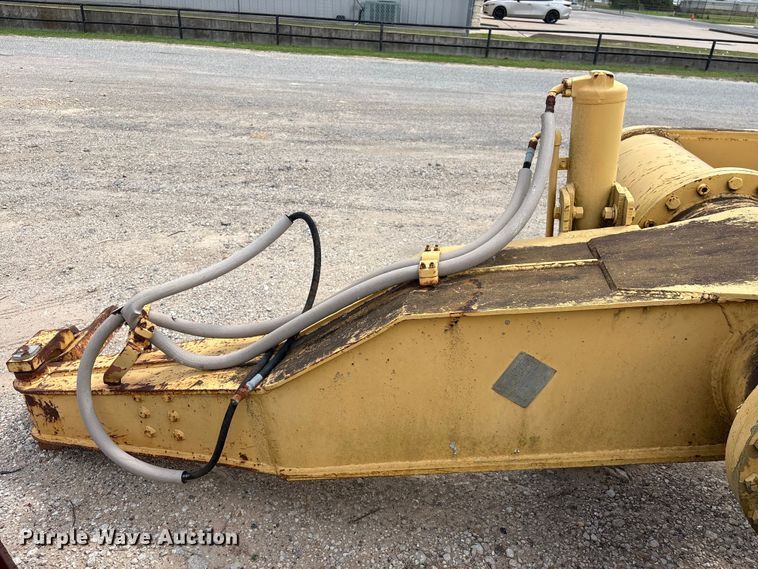 image for item EU7493 Hyster C410A padfoot roller