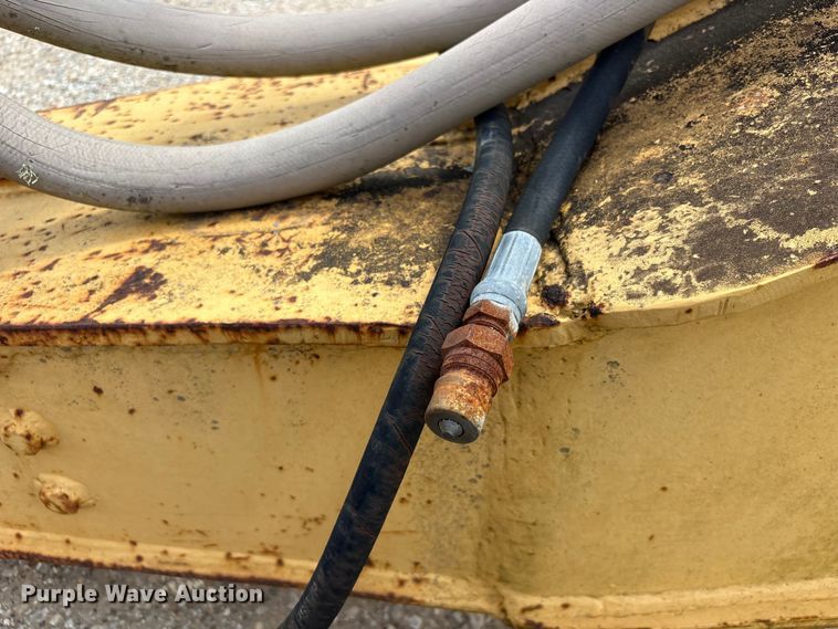 image for item EU7493 Hyster C410A padfoot roller