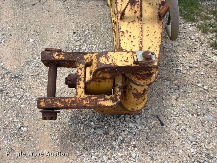 image for item EU7493 Hyster C410A padfoot roller