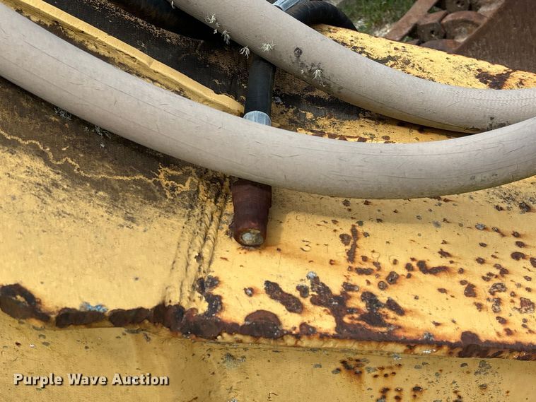 image for item EU7493 Hyster C410A padfoot roller