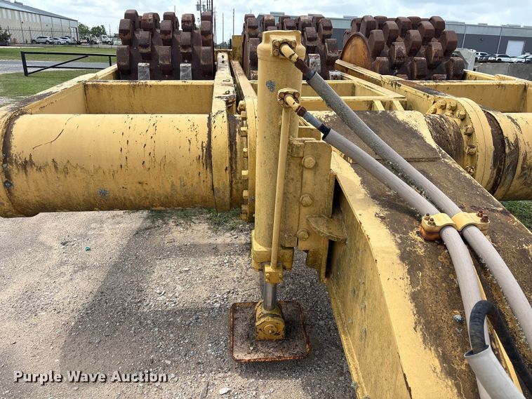 image for item EU7493 Hyster C410A padfoot roller