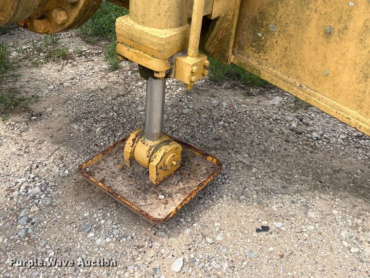 image for item EU7493 Hyster C410A padfoot roller