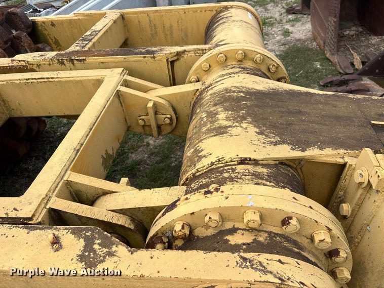 image for item EU7493 Hyster C410A padfoot roller