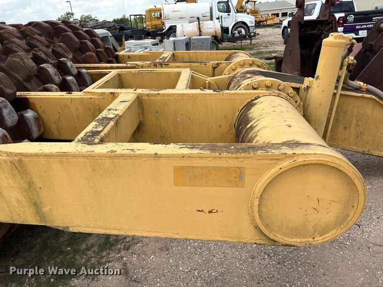 image for item EU7493 Hyster C410A padfoot roller