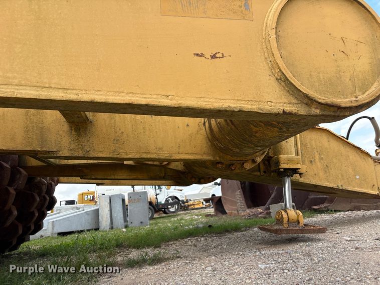 image for item EU7493 Hyster C410A padfoot roller