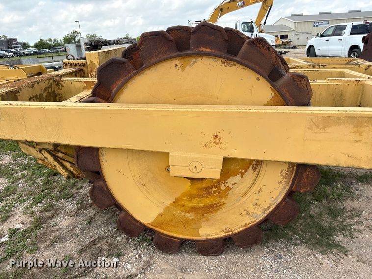 image for item EU7493 Hyster C410A padfoot roller