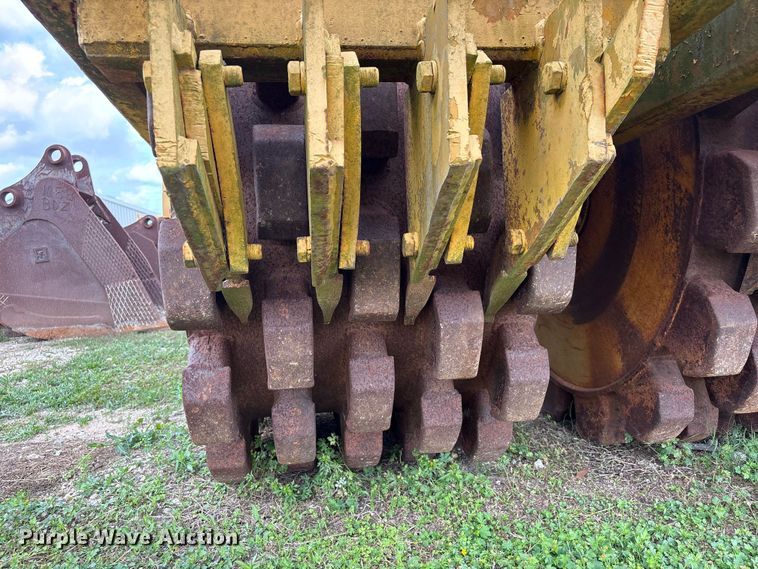 image for item EU7493 Hyster C410A padfoot roller