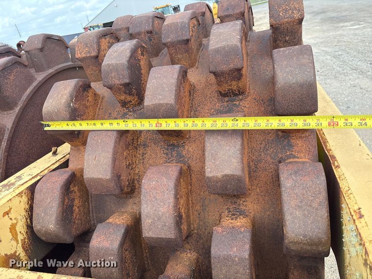 image for item EU7493 Hyster C410A padfoot roller