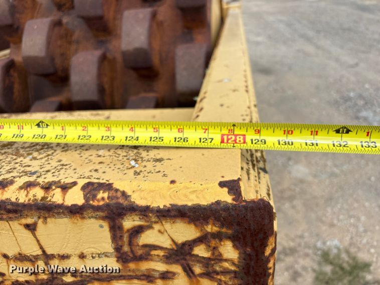 image for item EU7493 Hyster C410A padfoot roller