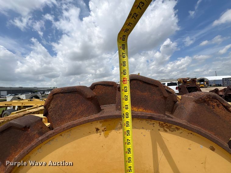 image for item EU7493 Hyster C410A padfoot roller