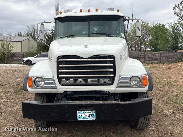 image for item EV2890 2004 Mack Granite dump truck