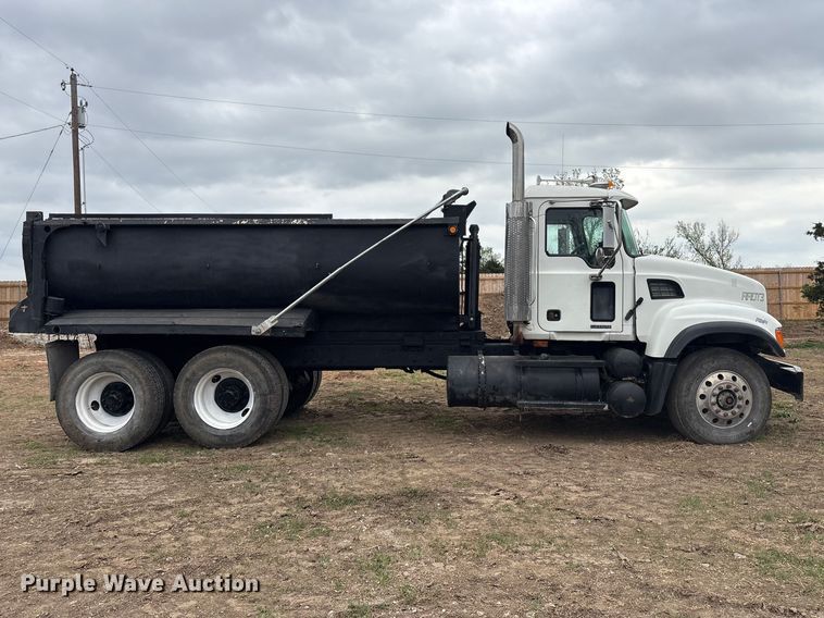 image for item EV2890 2004 Mack Granite dump truck
