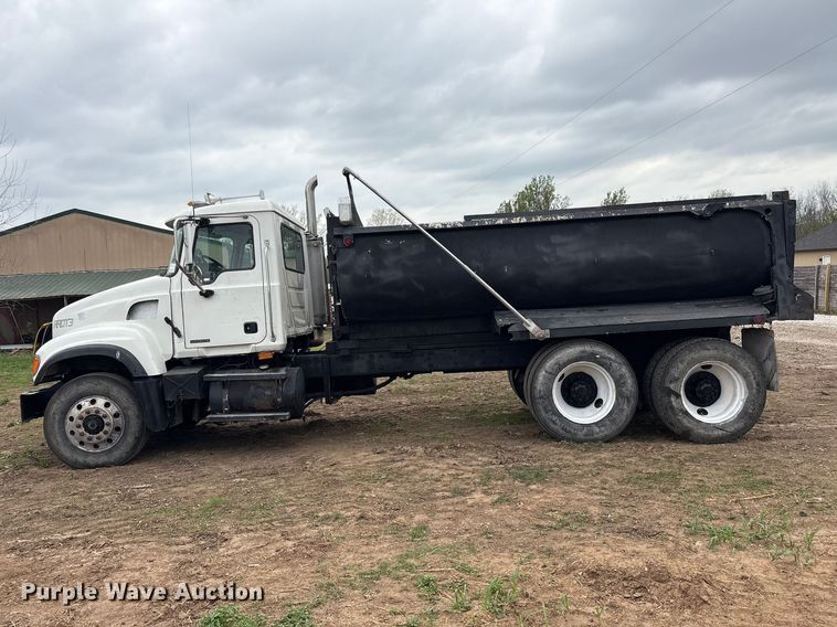 image for item EV2890 2004 Mack Granite dump truck