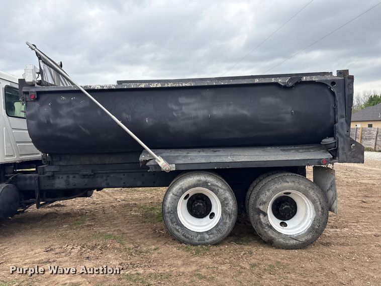 image for item EV2890 2004 Mack Granite dump truck