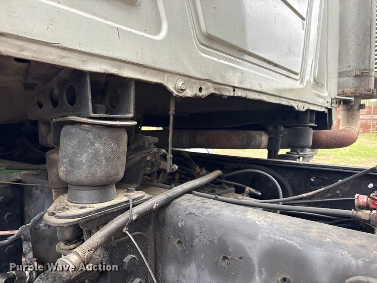 image for item EV2890 2004 Mack Granite dump truck