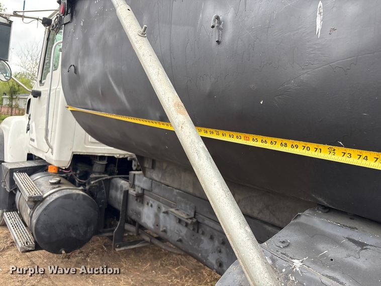 image for item EV2890 2004 Mack Granite dump truck