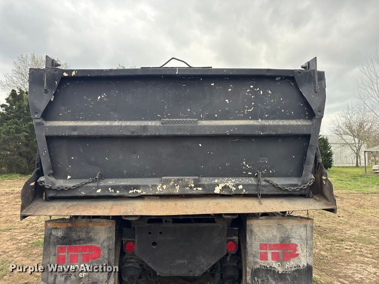 image for item EV2890 2004 Mack Granite dump truck