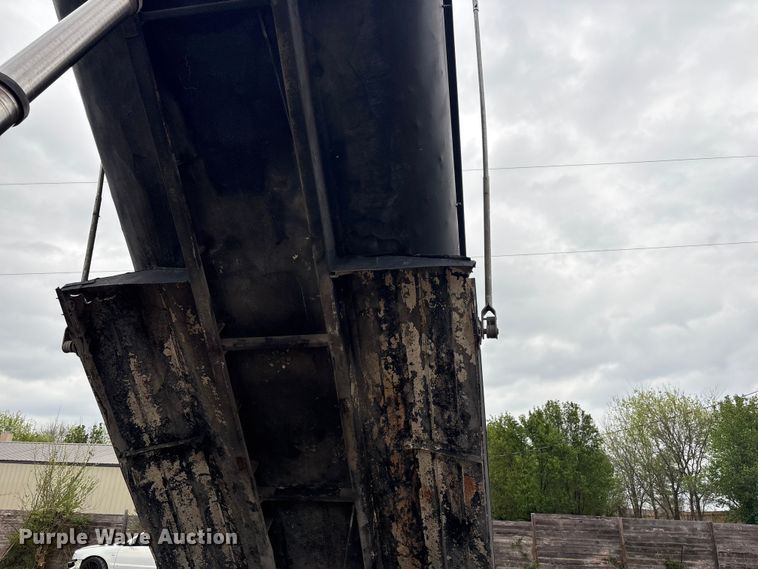 image for item EV2890 2004 Mack Granite dump truck