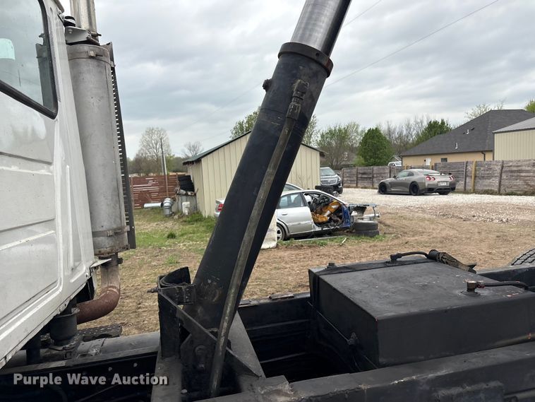 image for item EV2890 2004 Mack Granite dump truck