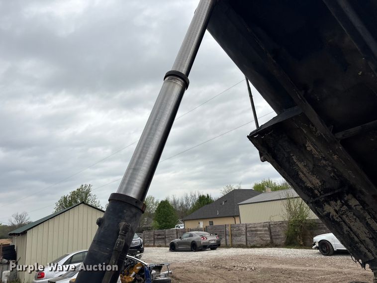 image for item EV2890 2004 Mack Granite dump truck