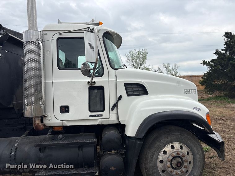 image for item EV2890 2004 Mack Granite dump truck