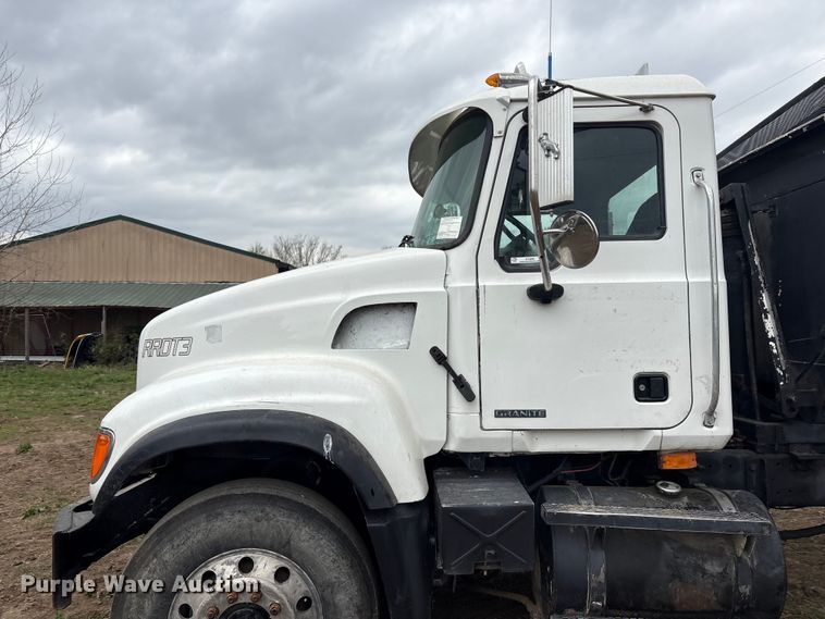 image for item EV2890 2004 Mack Granite dump truck