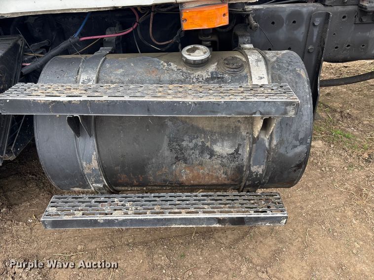 image for item EV2890 2004 Mack Granite dump truck