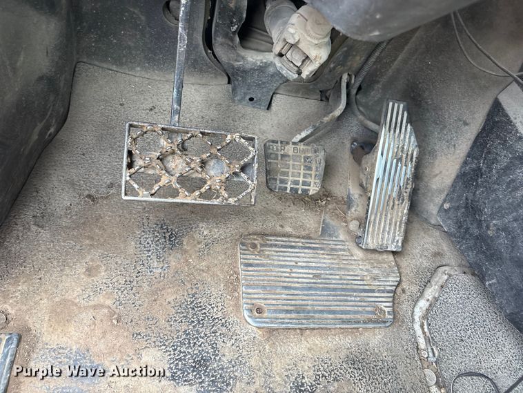 image for item EV2890 2004 Mack Granite dump truck