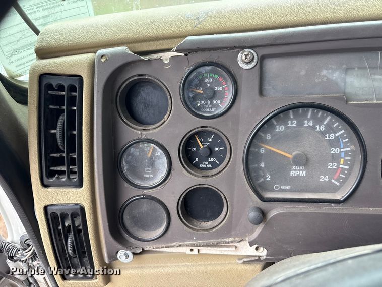 image for item EV2890 2004 Mack Granite dump truck