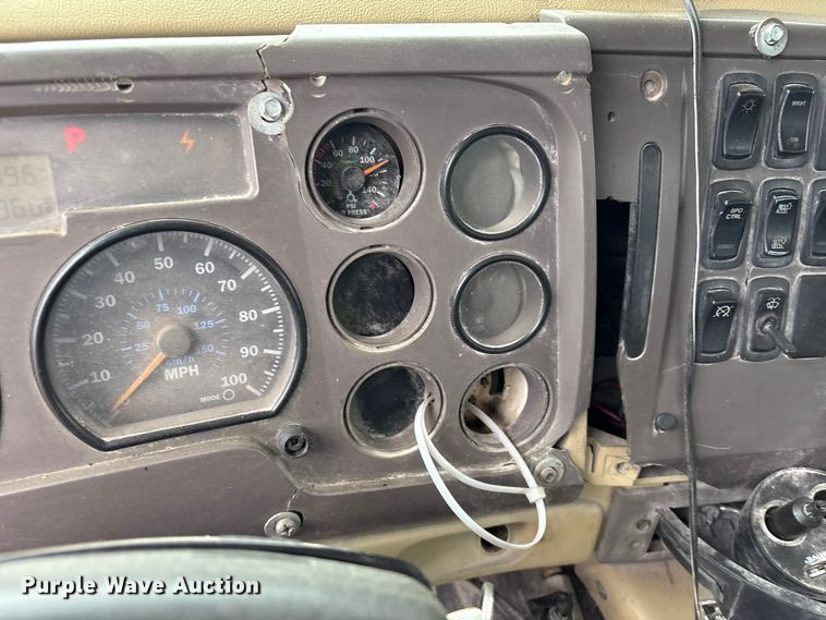 image for item EV2890 2004 Mack Granite dump truck