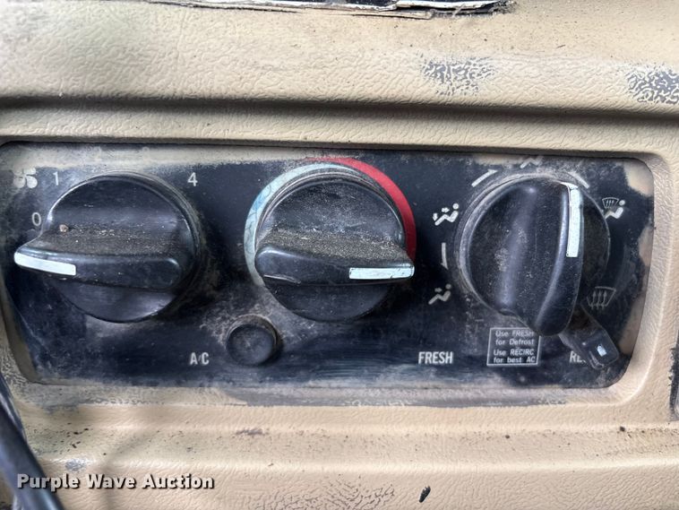 image for item EV2890 2004 Mack Granite dump truck