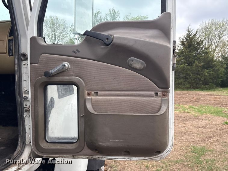 image for item EV2890 2004 Mack Granite dump truck