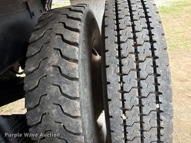 image for item EV2890 2004 Mack Granite dump truck