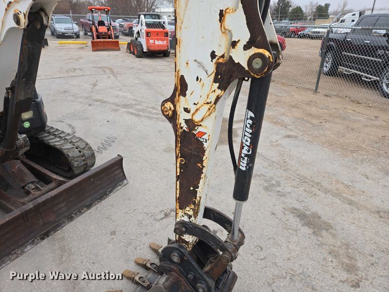 image for item EV5581 2015 Bobcat E26 mini excavator