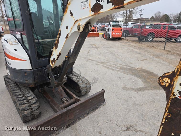 image for item EV5581 2015 Bobcat E26 mini excavator