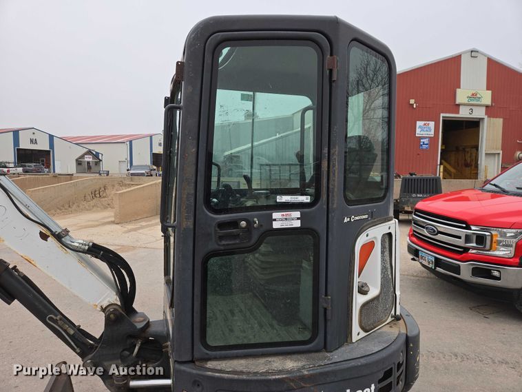 image for item EV5581 2015 Bobcat E26 mini excavator