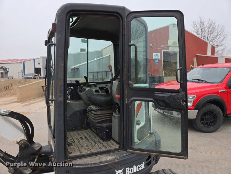 image for item EV5581 2015 Bobcat E26 mini excavator
