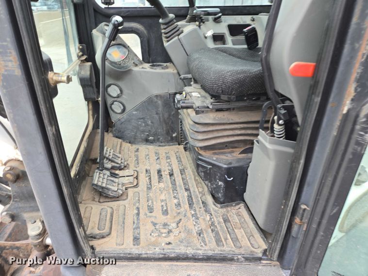 image for item EV5581 2015 Bobcat E26 mini excavator