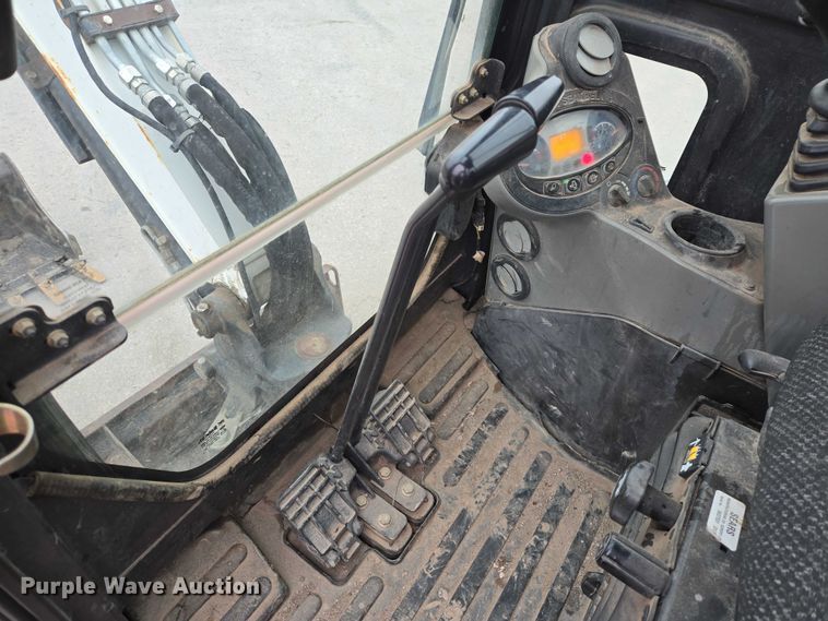 image for item EV5581 2015 Bobcat E26 mini excavator