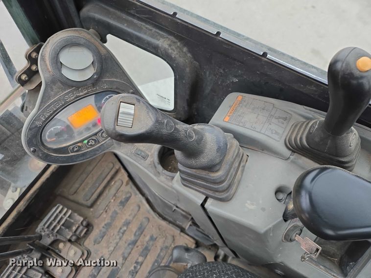 image for item EV5581 2015 Bobcat E26 mini excavator
