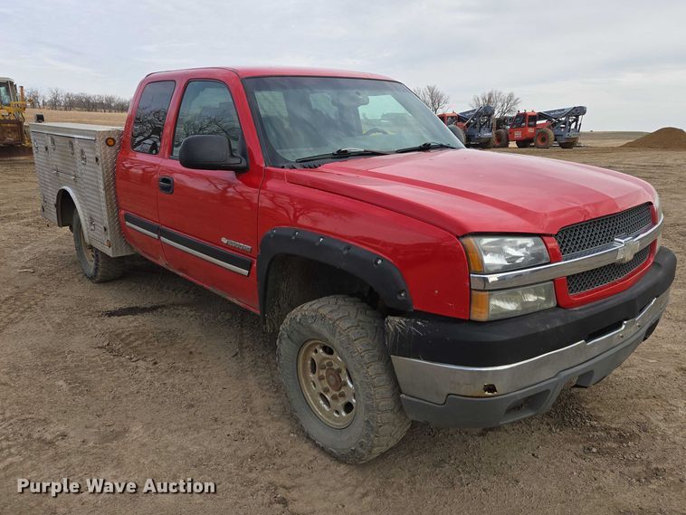 image for item EV5771 2003 Chevrolet Silverado Ext. Cab pickup truck